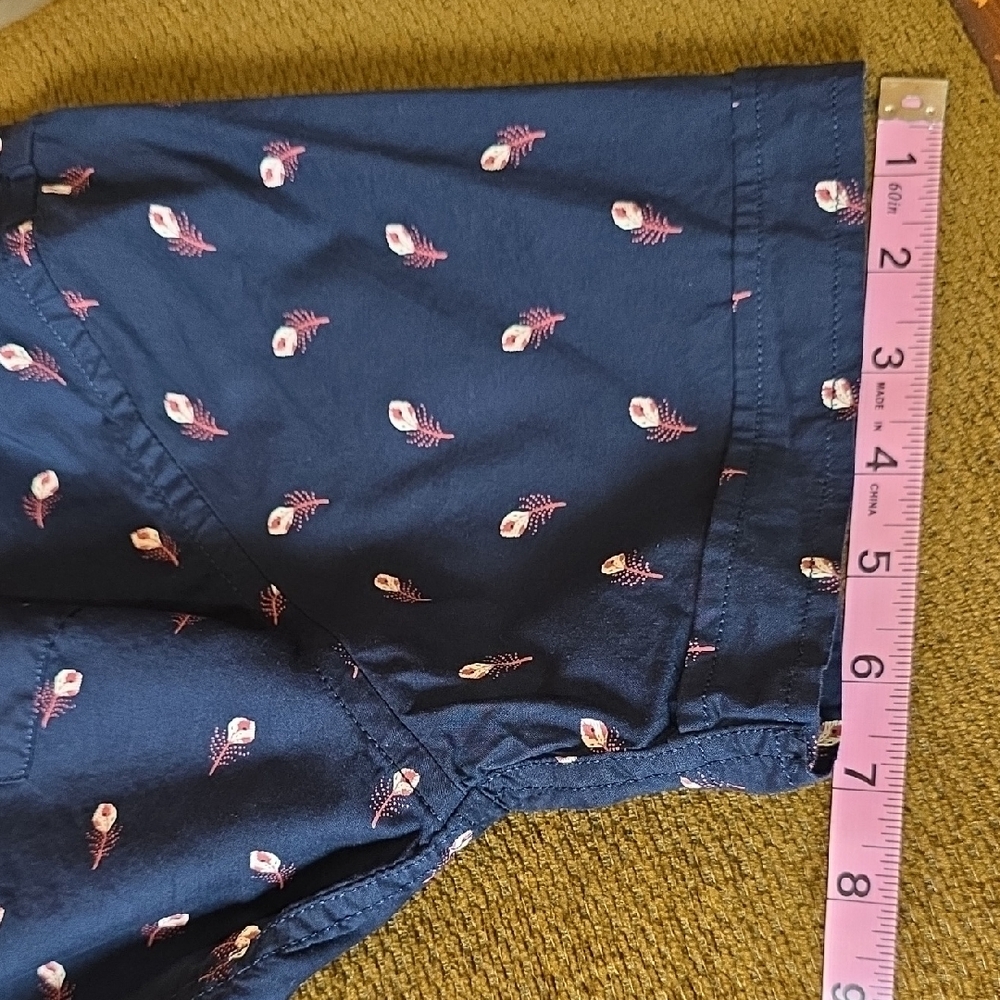 Banana Republic Navy Short-Sleeve Button-Down Shirt with Red&Cream Feather - Picture 7 of 8